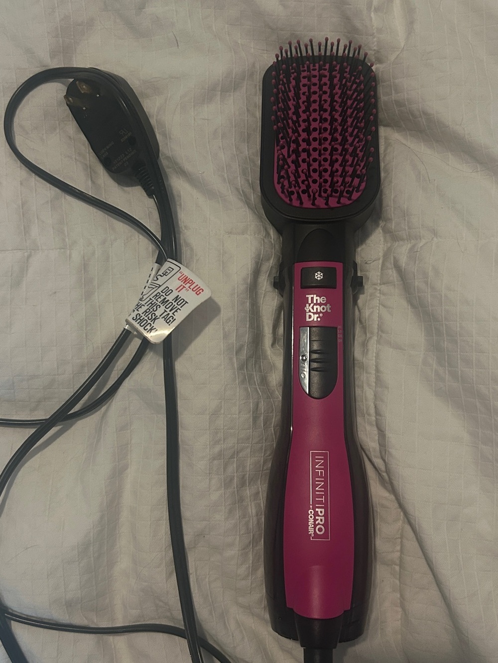 The Knot Dr. InfinitiPro Heated Detangling Brush - Pink